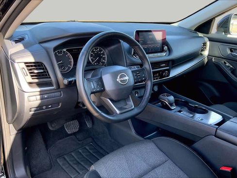Used 2025 Nissan Rogue SV FWD image 18