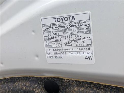 Used 2019 Toyota C-HR XLE FWD image 22