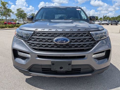 Used 2022 Ford Explorer XLT w/ Equipment Group 202A AWD/4WD image 3