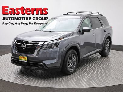 Used 2024 Nissan Pathfinder SV