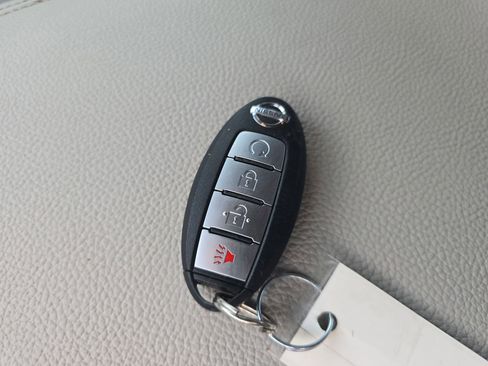 Used 2021 Nissan Titan SV w/ SV Convenience Package image 37