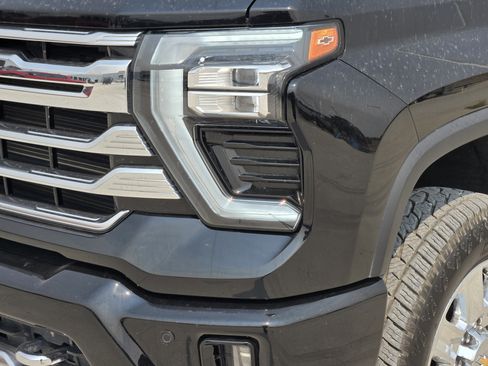 Used 2024 Chevrolet Silverado 2500 High Country w/ High Country Premium Package AWD/4WD image 8