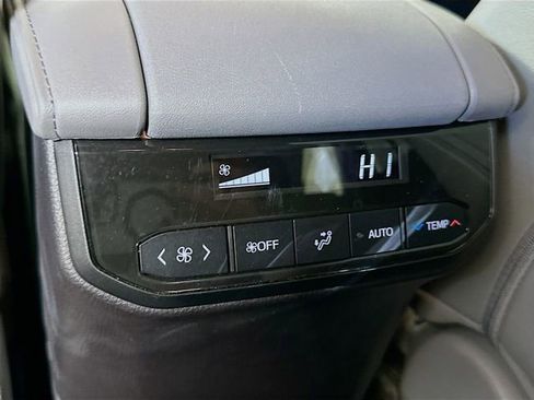 Used 2023 Toyota Highlander Limited image 26