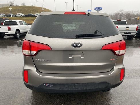 Used 2015 Kia Sorento LX image 4