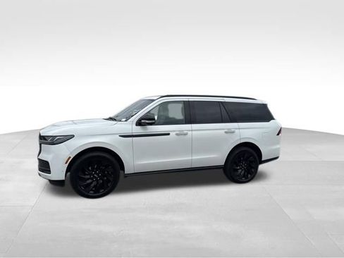 Used 2025 Lincoln Navigator Reserve w/ Jet Appearance Package image 2