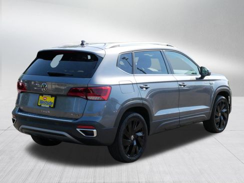 Certified 2023 Volkswagen Taos SE w/ Panoramic Sunroof Package AWD/4WD image 7