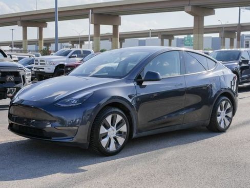 Used 2024 Tesla Model Y Long Range AWD/4WD image 12