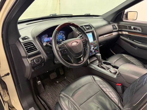 Used 2018 Ford Explorer Platinum AWD/4WD image 24
