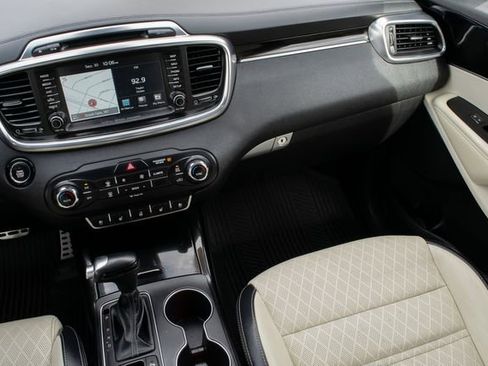 Used 2018 Kia Sorento SX image 28