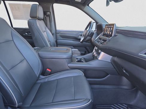 Used 2021 GMC Yukon SLT w/ SLT Premium Package image 17