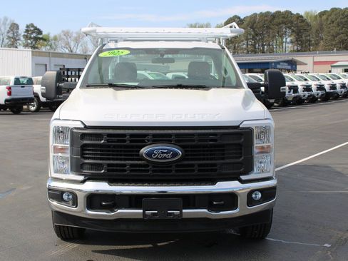 Used 2025 Ford F250 XL w/ XL Chrome Package RWD image 17