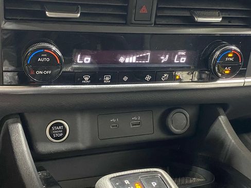 Used 2023 Nissan Rogue SV AWD/4WD image 30