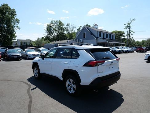 Used 2021 Toyota RAV4 LE AWD/4WD image 5
