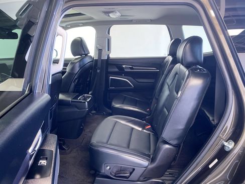 Certified 2024 Kia Telluride S w/ S Sunroof Package FWD image 34