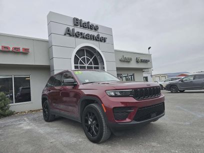 Used 2025 Jeep Grand Cherokee Altitude