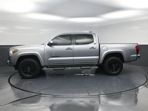 Used 2020 Toyota Tacoma SR5 RWD image 3