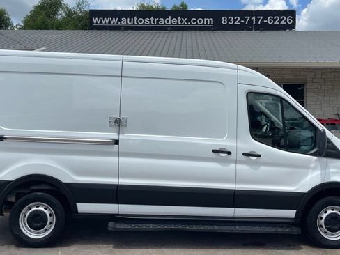 Used 2019 Ford Transit 250 148 Medium Roof RWD image 5