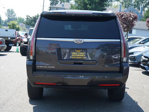 Used 2017 Cadillac Escalade Platinum AWD/4WD image 4