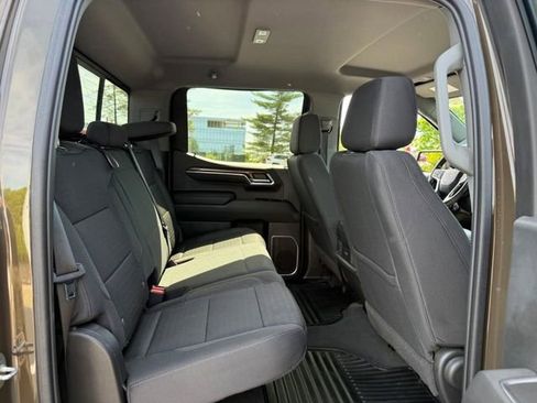 Used 2023 Chevrolet Silverado 1500 LT w/ Z71 Off-Road Package AWD/4WD image 10