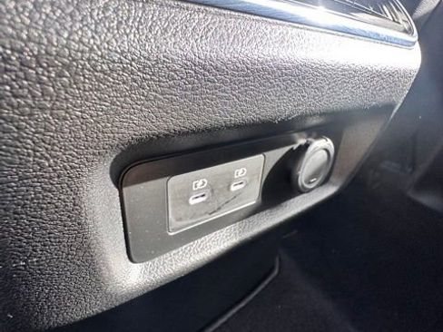 Certified 2025 Nissan Armada Platinum image 38