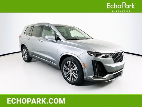 Used 2025 Cadillac XT6 Premium Luxury image 1