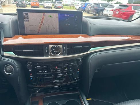 Used 2016 Lexus LX 570 4WD w/ Luxury Package image 8