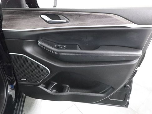 Used 2023 Jeep Grand Cherokee 4WD 4xe image 17