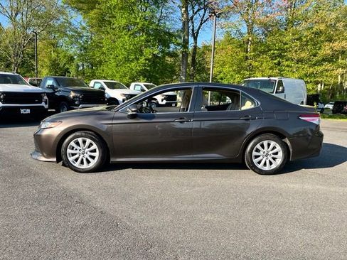 Used 2018 Toyota Camry LE w/ Convenience Package FWD image 10