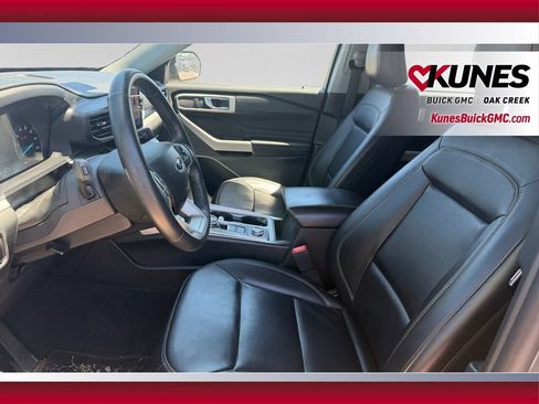 Used 2023 Ford Explorer XLT w/ Equipment Group 202A AWD/4WD image 13