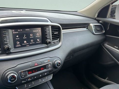 Used 2020 Kia Sorento S image 26