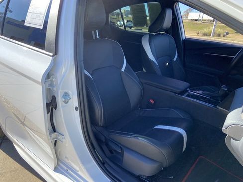 Used 2025 Toyota Camry SE image 19