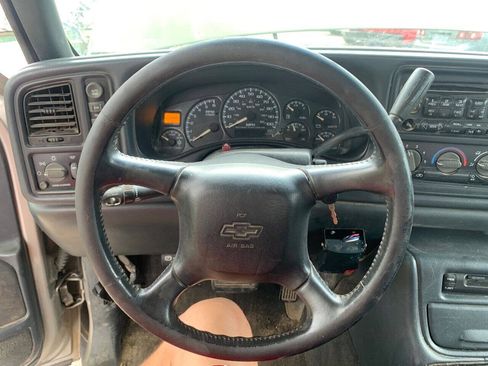 Used 2000 Chevrolet Silverado 2500 LS w/ Snow Plow Prep Pkg AWD/4WD image 10