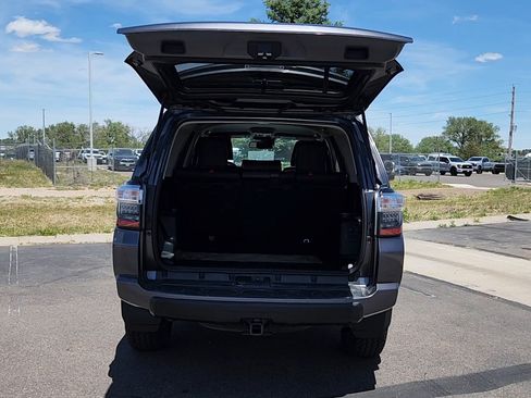 Used 2022 Toyota 4Runner TRD Off-Road AWD/4WD image 17