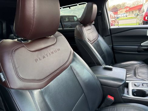 Used 2022 Ford Explorer Platinum w/ Equipment Group 601A AWD/4WD image 41