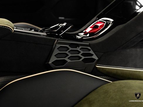 Used 2024 Lamborghini Huracan Sterrato image 59
