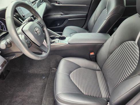 Used 2024 Toyota Camry SE image 13