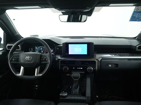 Used 2025 Toyota Tacoma SR5 image 12