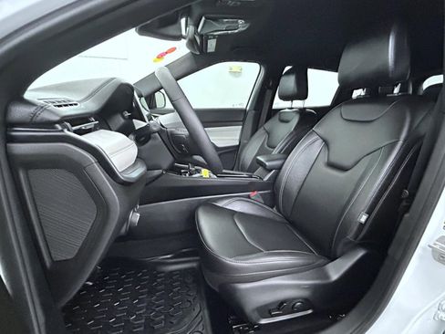 Certified 2025 Jeep Compass Limited image 10