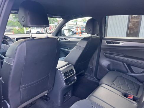 Used 2024 Volkswagen Atlas Cross Sport SE AWD/4WD image 17