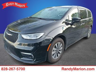 Used 2024 Chrysler Pacifica Limited
