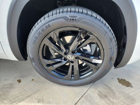 New 2026 Volkswagen Atlas Cross Sport SEL R-Line image 9