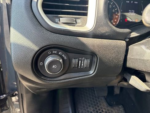Used 2018 Jeep Renegade Latitude w/ Cold Weather Group AWD/4WD image 13