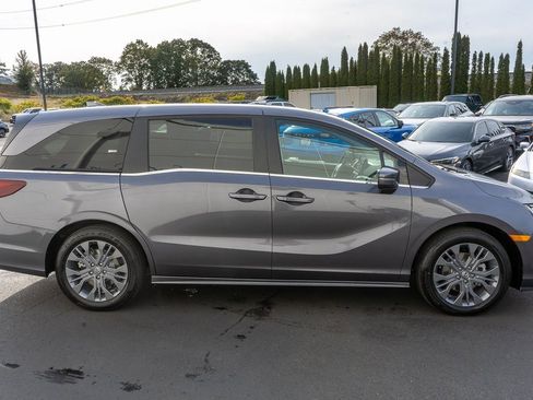 New 2026 Honda Odyssey Touring image 5