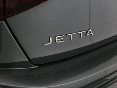 Certified 2022 Volkswagen Jetta SE FWD image 12