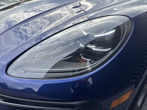 Certified 2026 Porsche Macan AWD/4WD image 11