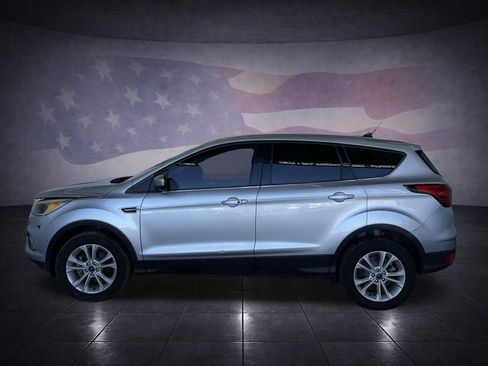 Used 2019 Ford Escape SE image 4