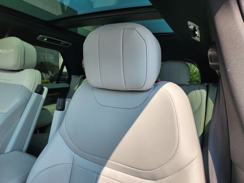 Certified 2025 Land Rover Range Rover Sport SE AWD/4WD image 11
