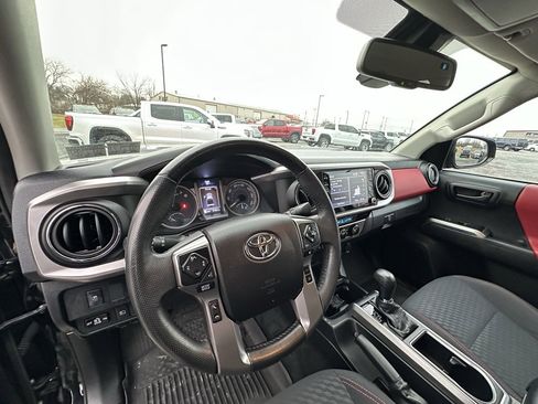 Used 2021 Toyota Tacoma SR5 image 3