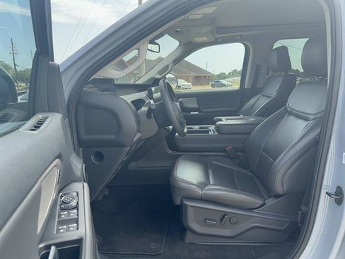 Used 2025 Ford Expedition Active RWD image 8