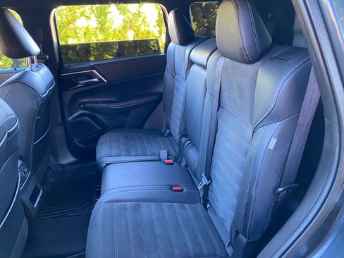 Used 2024 Mitsubishi Outlander SE Black Edition image 41